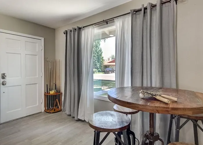 Remodel W Sparkling Pool&game