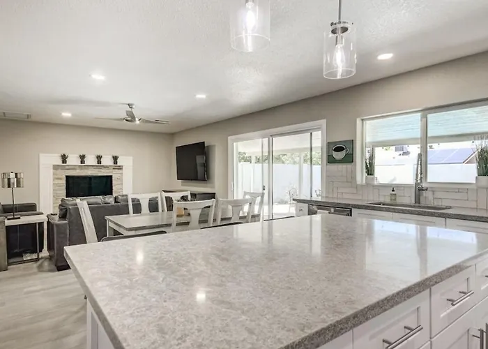Hébergement de vacances Remodel W Sparkling Pool And Game *