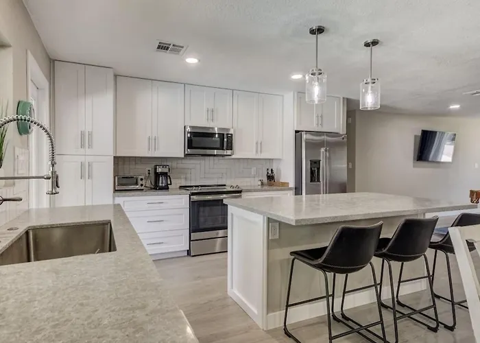 Remodel W Sparkling Pool And Game * Tempe