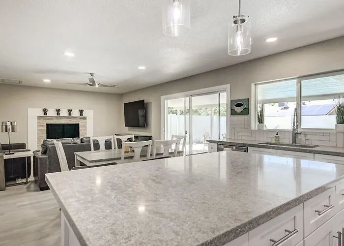 Remodel W Sparkling Pool&game